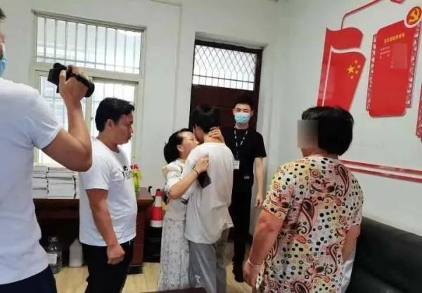 寻子16年，他们找到儿子却决定先不见面