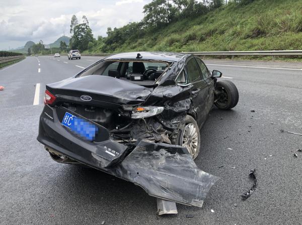 他“冲”进积水路段，车辆几近报废，幸好……