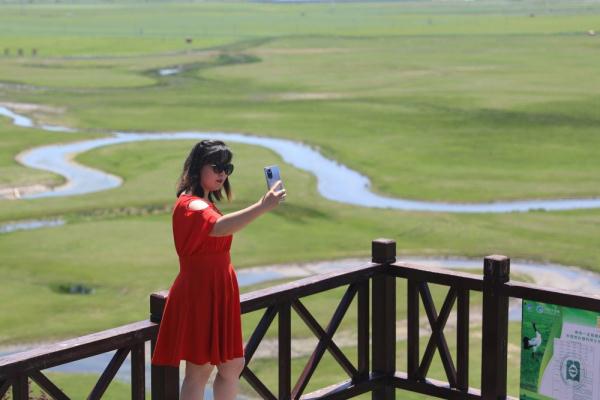 张家口坝上迎来夏日旅游季