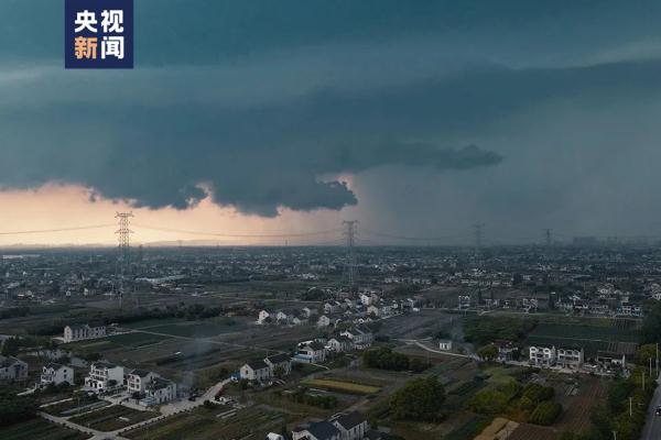 5次冲进台风眼！这位00后追风少年真酷