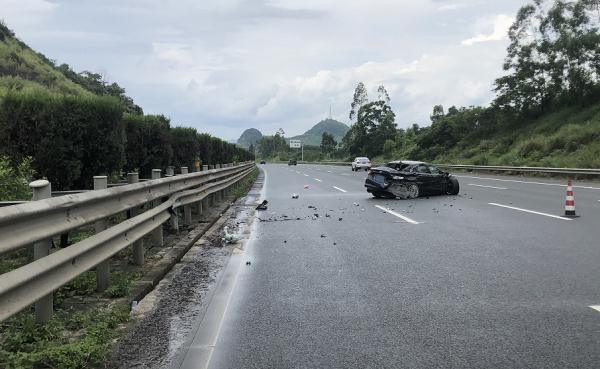 他“冲”进积水路段，车辆几近报废，幸好……
