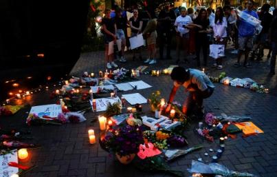 美媒讲述独立日枪击案悲痛细节：一名蹒跚学步儿童沦为孤儿