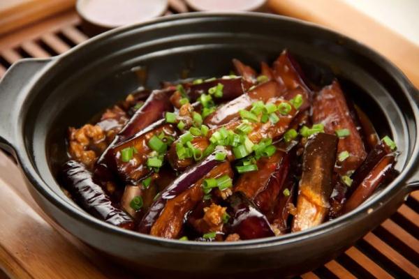 都说茄子吸油，记住这些窍门，茄子好吃油还少！