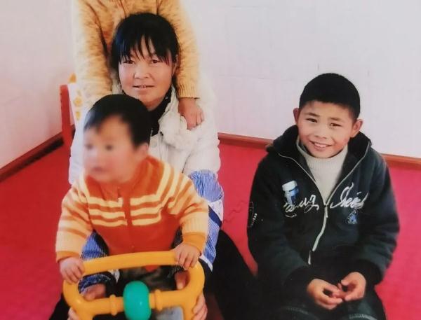 这个1300多人的村庄，共养育了1560多名孤残儿童！
