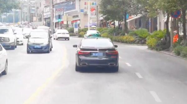 恶意阻碍消防车，延误救援，贵州一宝马车主被罚！