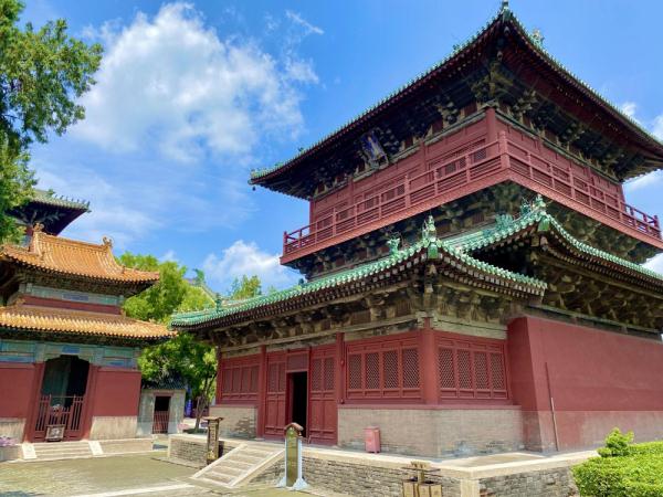 石家庄正定：蓝天白云映古城