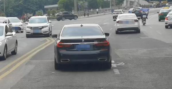 恶意阻碍消防车，延误救援，贵州一宝马车主被罚！