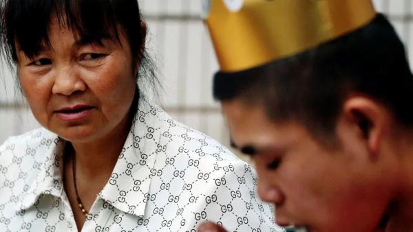 这个1300多人的村庄，共养育了1560多名孤残儿童！