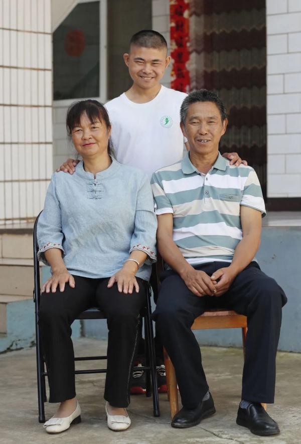 这个1300多人的村庄，共养育了1560多名孤残儿童！