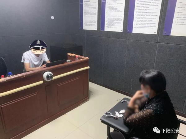 女子卖掉银行卡后“黑”了骗子7000元钱，警方提醒：都是违法！