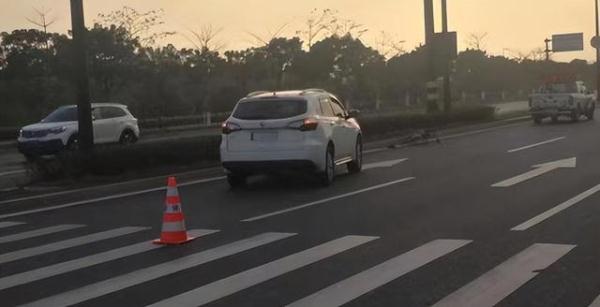 珠海司机注意！绿灯过路口撞到人也可能负责任！甚至摊上刑案！