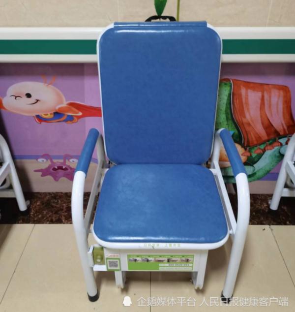 坐医院椅子收费？10元一把？负责人回应了……椅子长这样