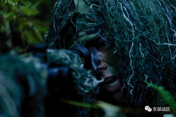 飒！这个女狙击手火了！