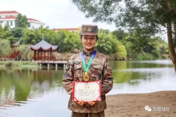 飒！这个女狙击手火了！