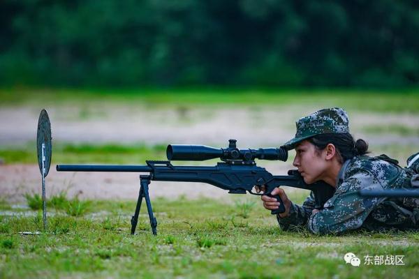 飒！这个女狙击手火了！