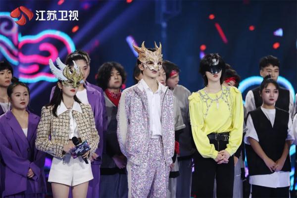 《蒙面舞王》舞力全开,“无人区玫瑰”旗袍舞惊艳全场 《蒙面舞王》舞力全开,“无人区玫瑰”旗袍舞惊艳全场