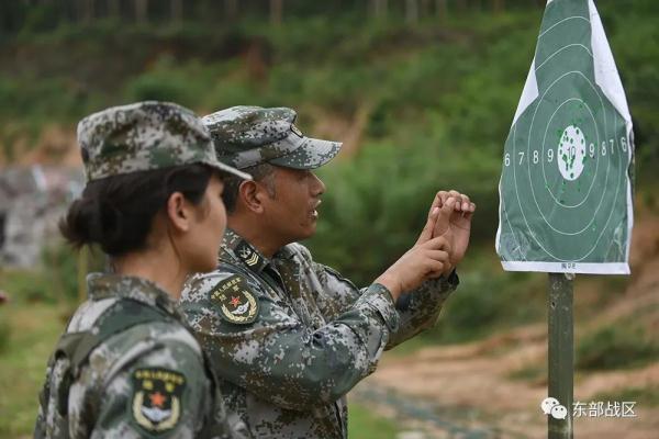 飒！这个女狙击手火了！