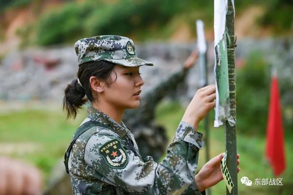 飒！这个女狙击手火了！