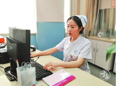 点赞昭通女孩刘晓姣，高铁上跪地救人半小时