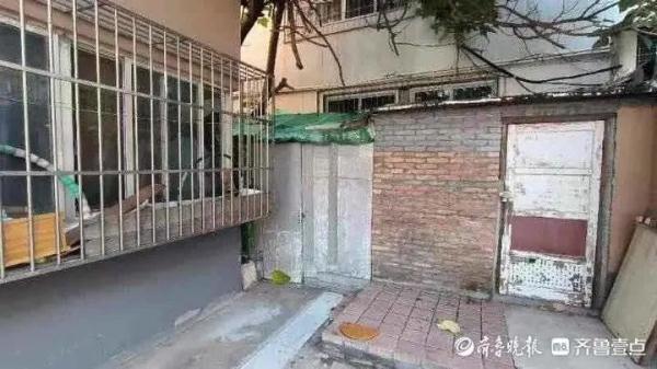挨着自家窗户！济南一小区居民发现，邻居“建”了小木屋
