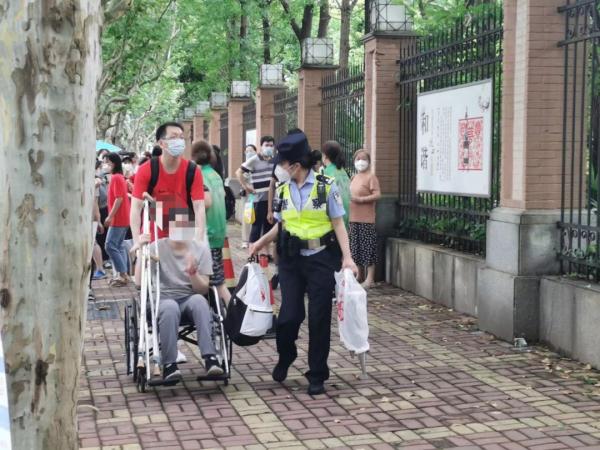 2022年上海中考作文公布！当中考遇上高温、雷阵雨，警方这样护考