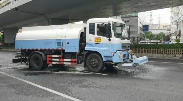 淌下的汗水，都是辣眼睛的！谢谢酷暑中送来凉意的普通人