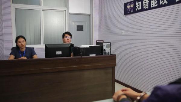 因为《重案六组》，她成了人民警察，早安！