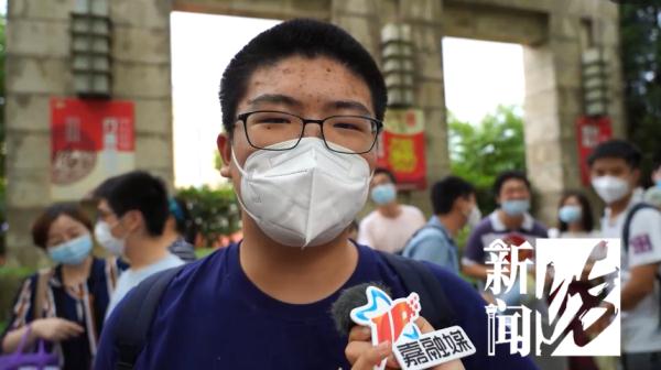 上海中考首日，家长“花式”送考！有人甚至带上了萌宠猫咪…
