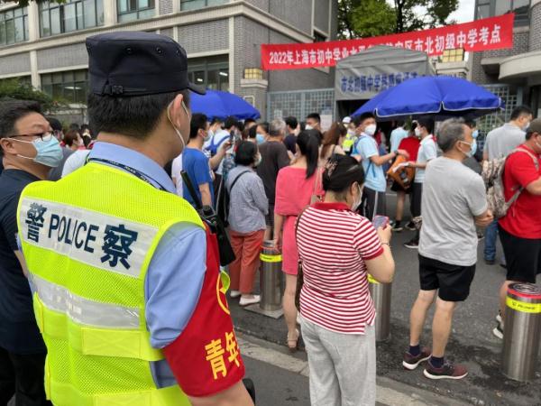 2022年上海中考作文公布！当中考遇上高温、雷阵雨，警方这样护考