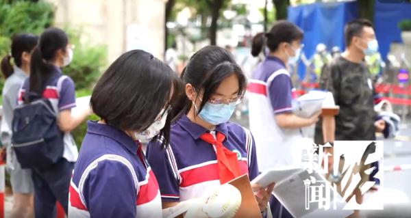 上海中考首日，家长“花式”送考！有人甚至带上了萌宠猫咪…