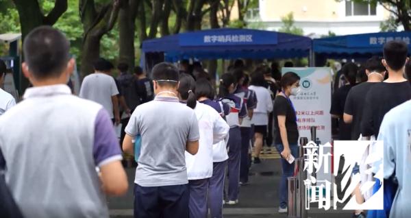 上海中考首日，家长“花式”送考！有人甚至带上了萌宠猫咪…