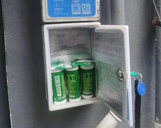 杭州8旬老人好几天没拿牛奶，送奶工赶紧报警...