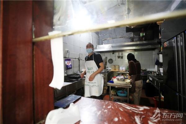 免费的午餐没人吃?一家面馆老板与环卫工人的爱心“约定” 免费的午餐没人吃?一家面馆老板与环卫工人的爱心“约定”