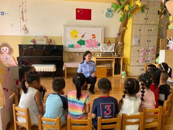 因为《重案六组》，她成了人民警察，早安！