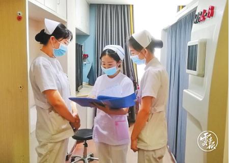 点赞昭通女孩刘晓姣，高铁上跪地救人半小时