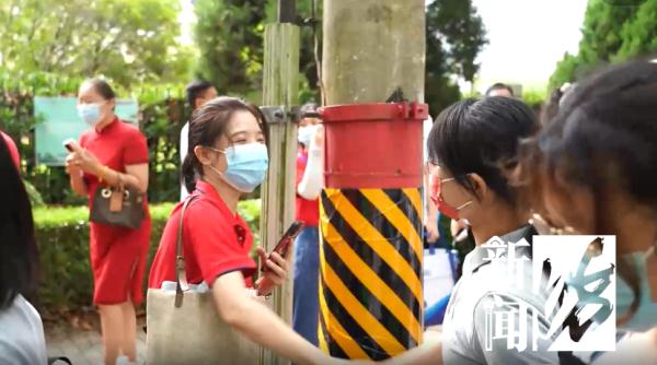 上海中考首日，家长“花式”送考！有人甚至带上了萌宠猫咪…