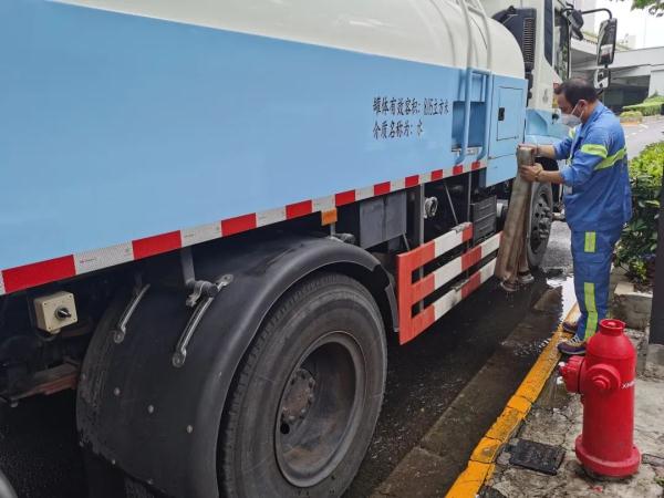 淌下的汗水，都是辣眼睛的！谢谢酷暑中送来凉意的普通人