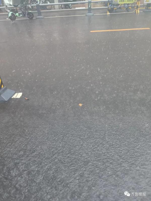 过去1小时，山东降下440个大明湖！多地仍有大到暴雨，今天你迟到了吗？