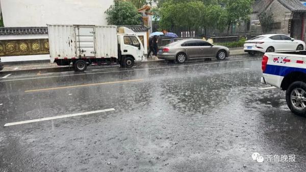 过去1小时，山东降下440个大明湖！多地仍有大到暴雨，今天你迟到了吗？