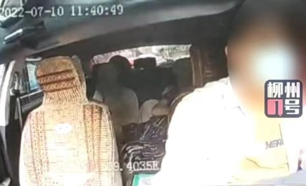 太突然！孕妇出租车上分娩，宝宝哭了一会没声了…柳州的哥果断这样做！