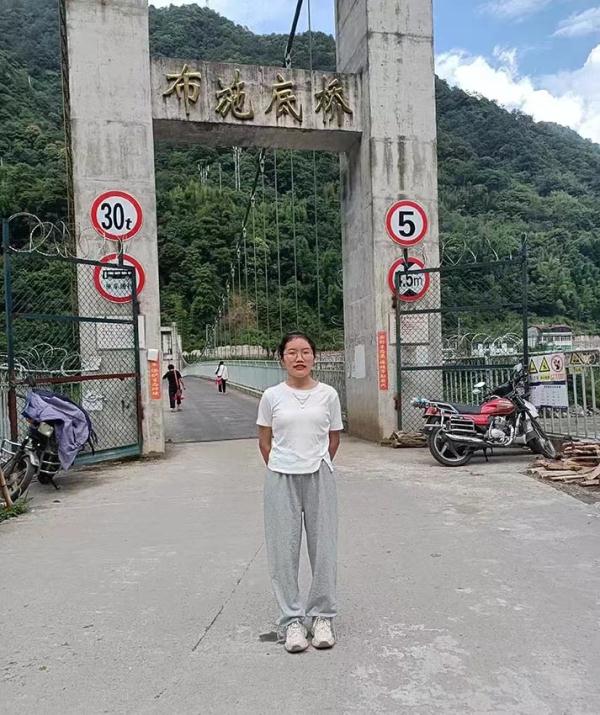 “溜索女孩”有个从医梦