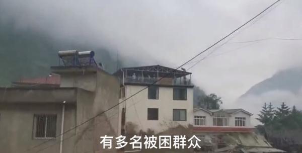 暖心！婴儿被困洪水中…消防人员全力救援