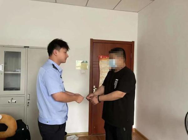 大快人心！三男子用假币找零套现被抓