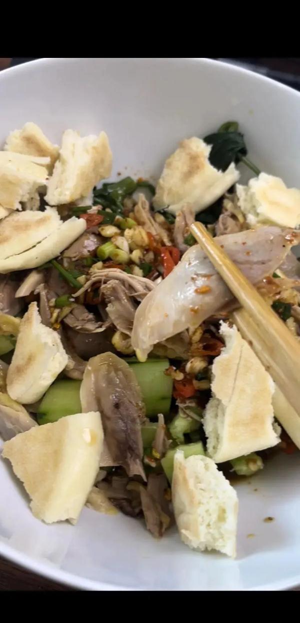 一公司举办减肥比赛，减一斤奖50元！员工的操作亮了