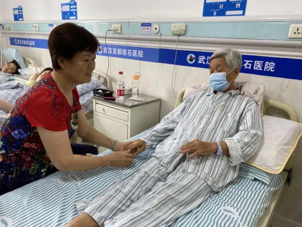 1300多颗结石搞坏老太胆囊，医生：来得太晚了！