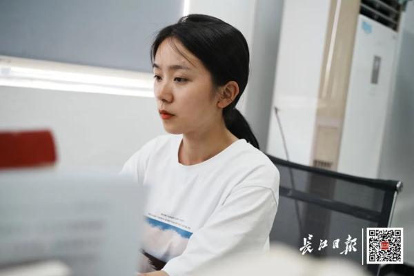 给死者当翻译40年，武汉61岁法医火上热搜！