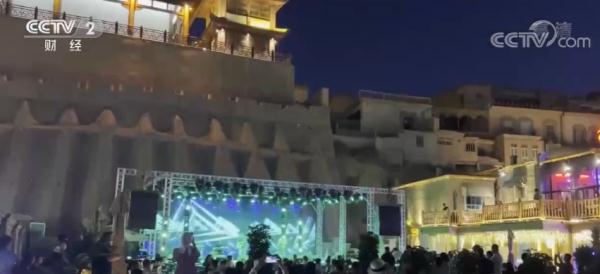新疆喀什今年接待游客近千万人次 “夜游喀什”活动更添人气 新疆喀什今年接待游客近千万人次 “夜游喀什”活动更添人气