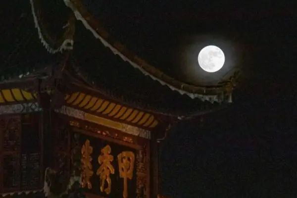 昨晚“超级月亮”惊艳刷屏！没看够，再来回味一遍→