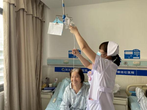 1300多颗结石搞坏老太胆囊，医生：来得太晚了！