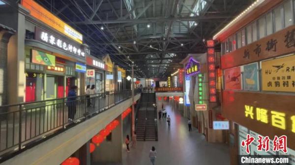 一座城市将记忆封存于老工厂 60余年“旧时光”重现